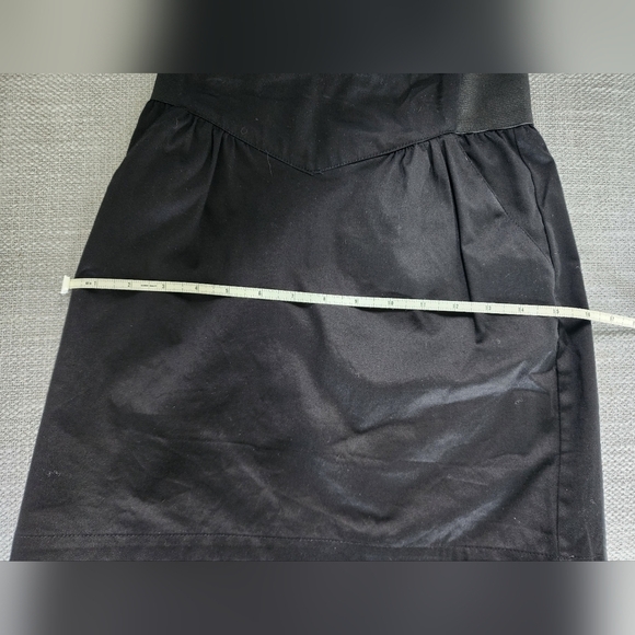Divided Black Mini Skirt Size 4 with Back Zipper and Side Pockets - Picture 6 of 7